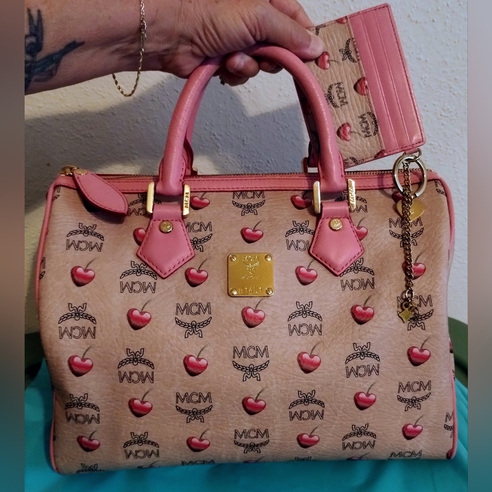 MCM Boston Bag With 2 COA'S, Dustbag & Matching Card Case Wallet... VERY RARE!!! - Picture 4 of 16